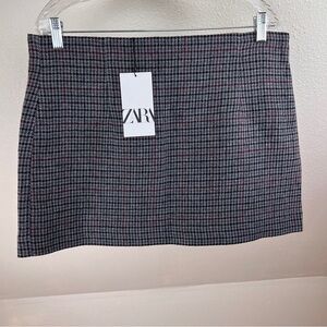 ZARA Plaid A-Line Mini Skirt with side zipper. Size XL. GRAY,Black,Maroon